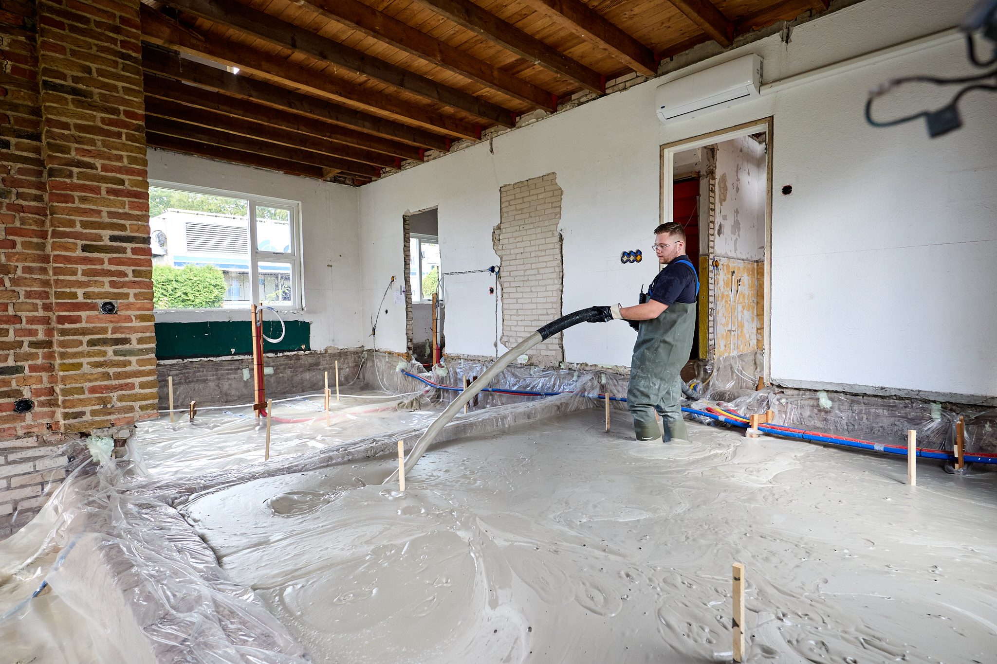 Schuimbeton storten in kruipruimte